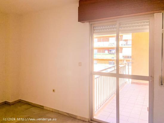 Piso de 2 dormitorios, con terraza y garaje, en la calle Pasaje Victor Jara de Santa Fe. - GRANADA