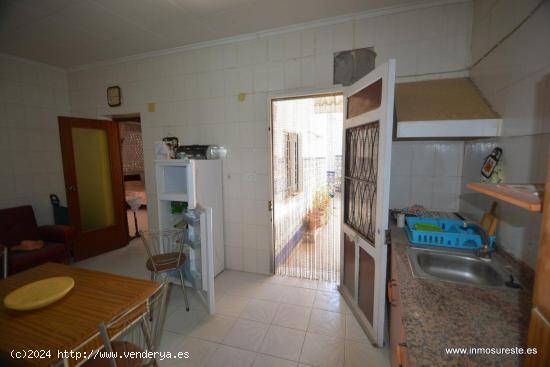 Casa en la pedanía de Molins, Orihuela. 3 habitaciones, 1 baño, 1 aseo y garaje. - ALICANTE