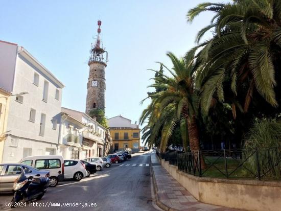  Solar Urbano para Construir  en Altura Viviendas, Garajes y Trasteros junto al Centro de Caceres. -  