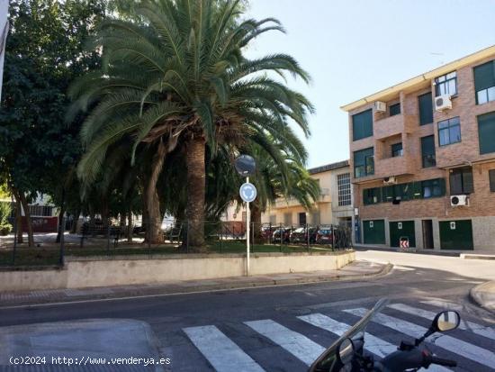 Solar Urbano para Construir  en Altura Viviendas, Garajes y Trasteros junto al Centro de Caceres. - 