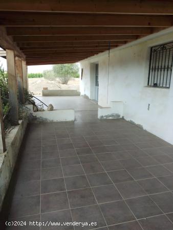 FINCA CON CASA  DE 204 M2  ZONA DE HUERCAL-OVERA - ALMERIA