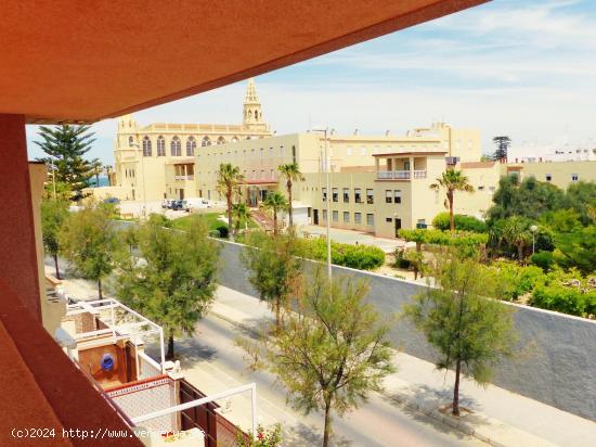 ¡¡¡MAGNÍFICA CASA ADOSADA JUNTO A LA PLAYA DE REGLA!!! - CADIZ