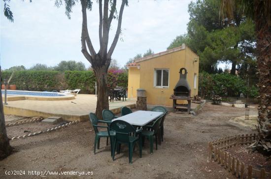 Chalet con cinco dormitorios y Piscina en Puerto Lumbreras - MURCIA