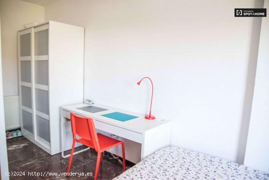  Estupenda habitación para alquilar en un apartamento de 6 dormitorios en Algirós, Valencia - VALEN 
