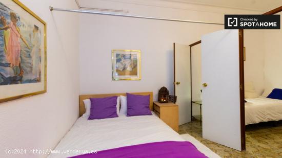 Elegante habitación en alquiler en el apartamento de 7 dormitorios en Barri Gòtic - BARCELONA