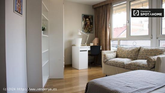 Habitación de lujo en apartamento de 5 dormitorios en Chueca, Madrid - MADRID