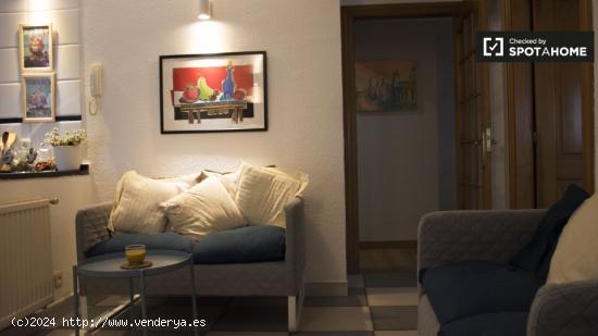 Encantadora habitación en piso de 5 dormitorios en Chueca, Madrid - MADRID