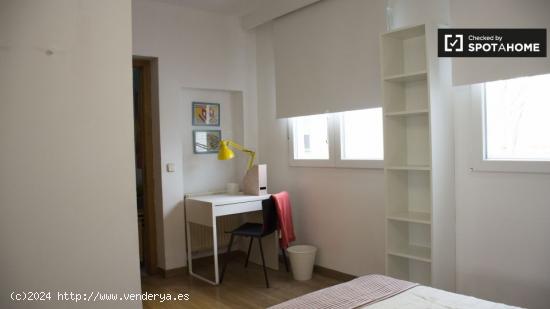 Habitación doble en apartamento de 5 dormitorios en Chueca, Madrid - MADRID