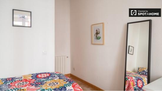 Acogedora habitación con cama individual en alquiler en La Latina - MADRID