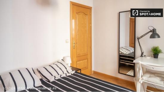 Bonita habitación con cama individual en alquiler en La Latina - MADRID