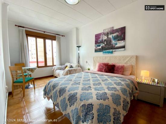  Se alquila habitación en apartamento de 5 dormitorios en Extramurs - VALENCIA 