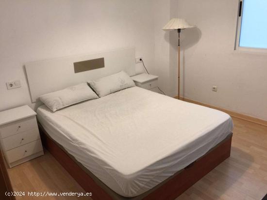  Habitación con cama doble en apartamento de 3 dormitorios en Ciutat Vella - VALENCIA 