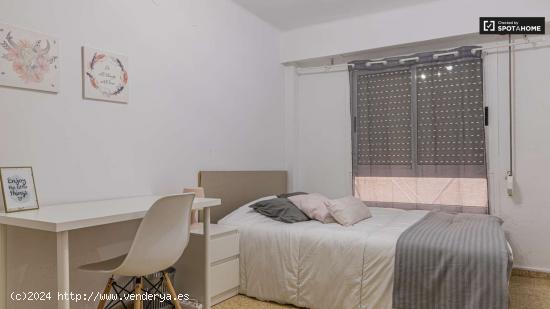  Se alquila habitación en apartamento de 4 dormitorios en L'Amistat - VALENCIA 