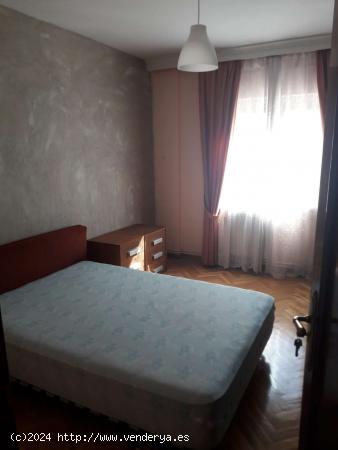  Se alquila habitación en apartamento de 4 dormitorios cerca del metro en Villaverde - MADRID 