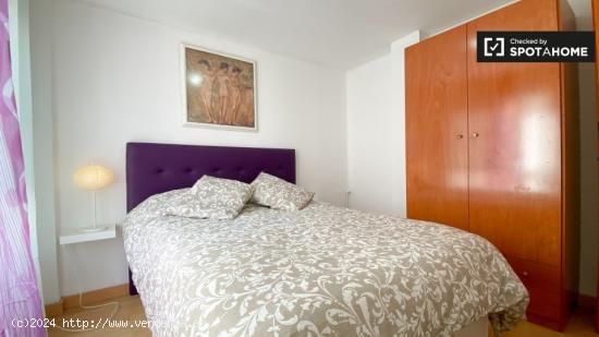 Habitación luminosa en alquiler en apartamento de 3 dormitorios en Poblats Marítims - VALENCIA