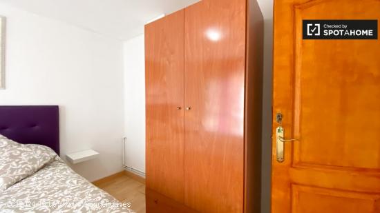 Habitación luminosa en alquiler en apartamento de 3 dormitorios en Poblats Marítims - VALENCIA