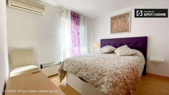 Habitación luminosa en alquiler en apartamento de 3 dormitorios en Poblats Marítims - VALENCIA