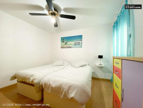  Elegante habitación en alquiler en apartamento de 3 dormitorios en Poblats Marítims - VALENCIA 