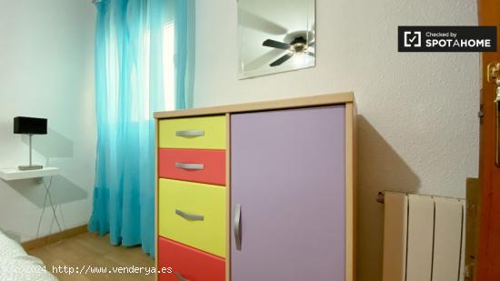 Elegante habitación en alquiler en apartamento de 3 dormitorios en Poblats Marítims - VALENCIA