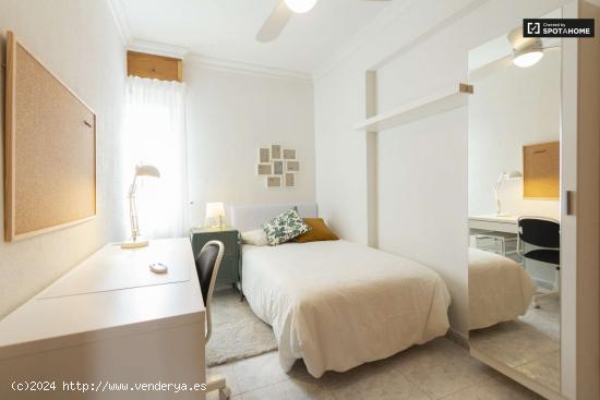 Elegante habitación en alquiler en apartamento de 3 dormitorios, ideal para estudiantes, en Puerta 