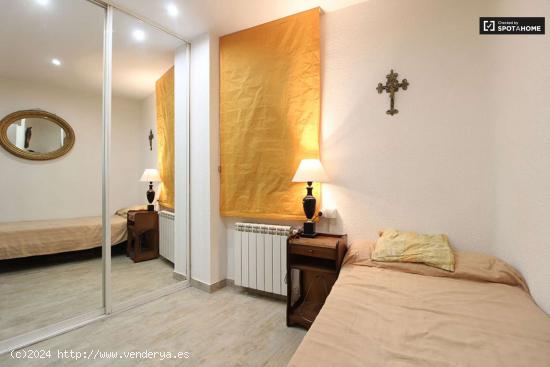  Acogedora habitación ideal para mujeres profesionales en apartamento de 2 dormitorios, con casero,  
