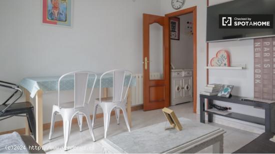 Apartamento de 3 dormitorios con terraza acristalada en alquiler cerca de Dehesa Boyal Park en Villa