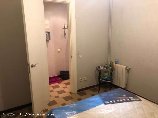 Se alquila habitación en apartamento de 2 dormitorios en L'Exiample, Barcelona - BARCELONA