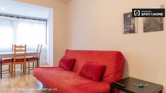 Se alquila piso de 2 habitaciones en Lucero - MADRID