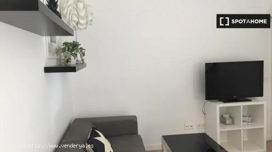 Apartamento de 3 habitaciones en alquiler en Pacífico - MADRID