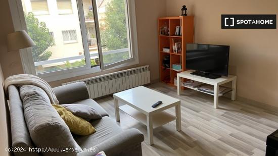 Habitación en piso compartido en barcelona. - BARCELONA