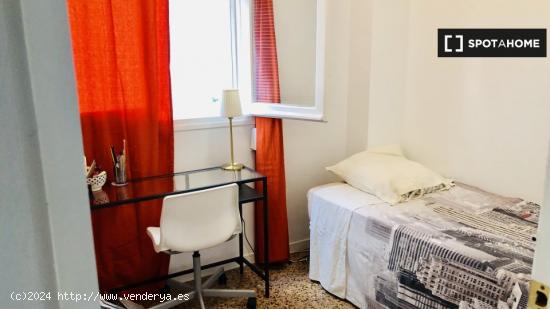 Habitación en piso compartido en barcelona. - BARCELONA