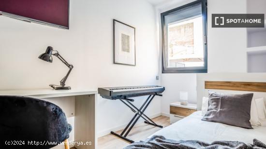 Habitación en piso compartido en barcelona. - BARCELONA