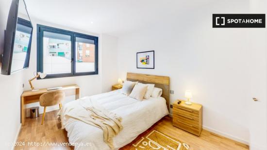 Habitación en piso compartido en barcelona. - BARCELONA