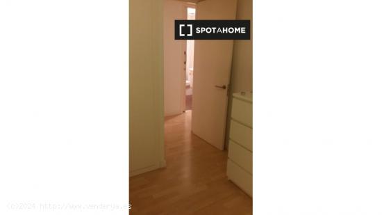 Habitación en piso compartido en barcelona. - BARCELONA