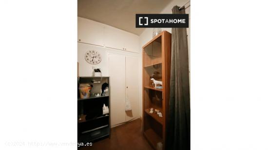 Habitación en piso compartido en barcelona. - BARCELONA