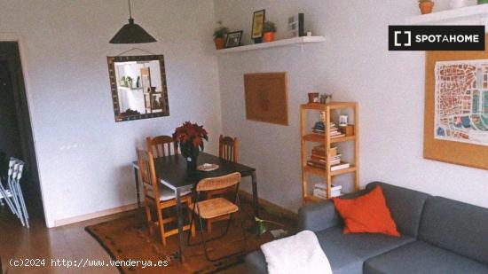 Habitación en piso compartido en barcelona. - BARCELONA