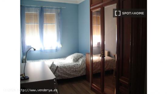 Se alquila habitación en piso de 3 dormitorios en Delicias, Zaragoza - ZARAGOZA