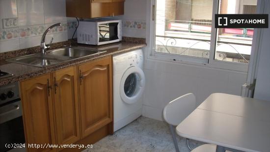 Habitación en piso compartido en Zaragoza - ZARAGOZA