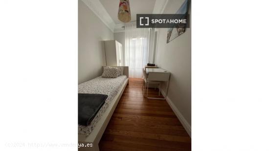 Se alquila habitación en apartamento de 2 habitaciones en Casco Viejo - VIZCAYA