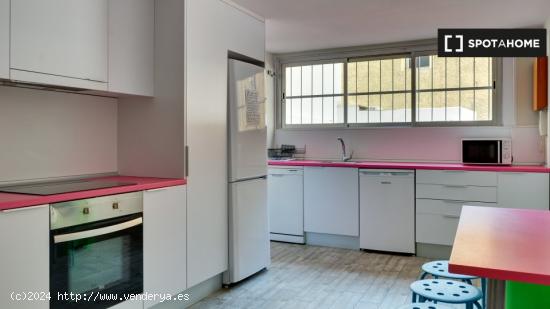 Se alquila habitación en piso de 5 habitaciones en el Casco Antiguo de Zaragoza - ZARAGOZA