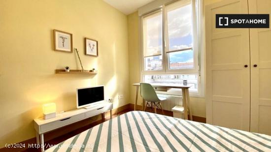 Se alquilan habitaciones en apartamento de 5 dormitorios en Bilbao - VIZCAYA