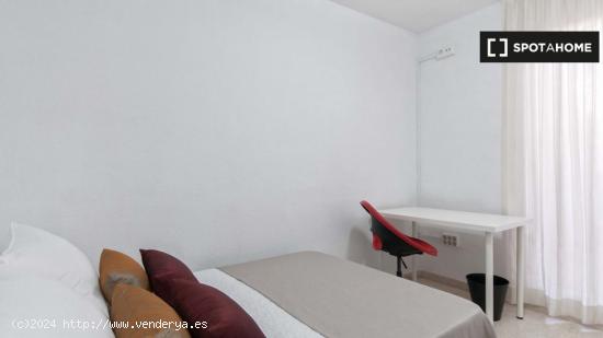 Se alquila bonita habitación en Pio XII, Alicante- Solo chicas - ALICANTE