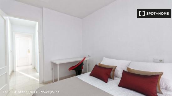 Preciosa Habitación en alquiler en Pio XII, Alicante- Solo chicas - ALICANTE