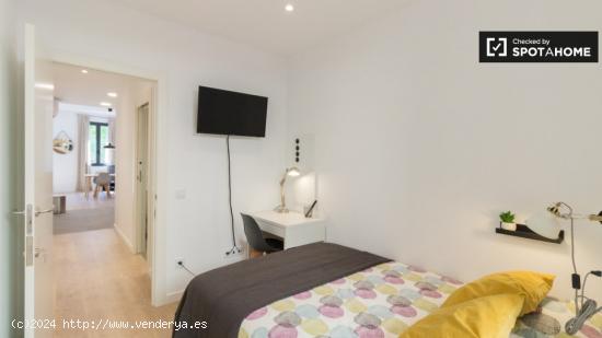 Habitaciones para alquilar en apartamento de 2 dormitorios en Barcelona - BARCELONA