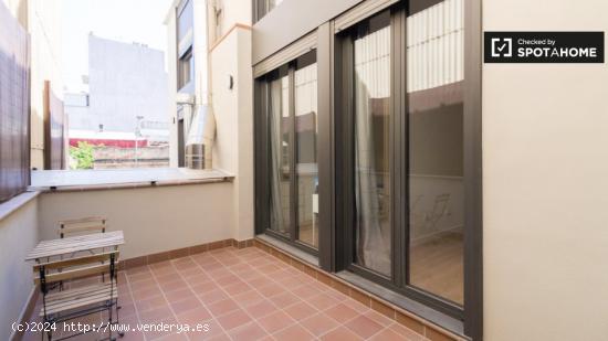 Habitaciones para alquilar en apartamento de 2 dormitorios en Barcelona - BARCELONA