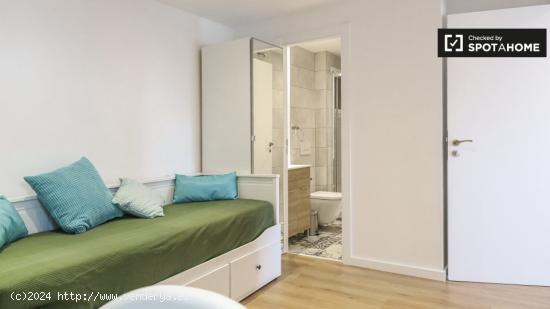 Habitaciones en alquiler en apartamento de 4 dormitorios en Valencia. - VALENCIA