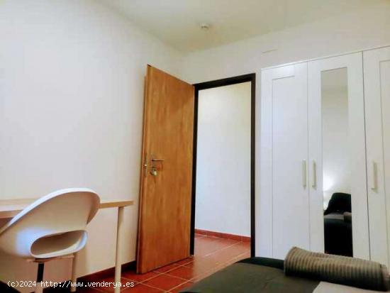  Alquiler de habitaciones en casa de 25 habitaciones en Bellaterra, Barcelona - BARCELONA 