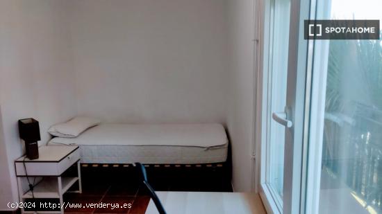 Alquiler de habitaciones en casa de 25 habitaciones en Bellaterra, Barcelona - BARCELONA