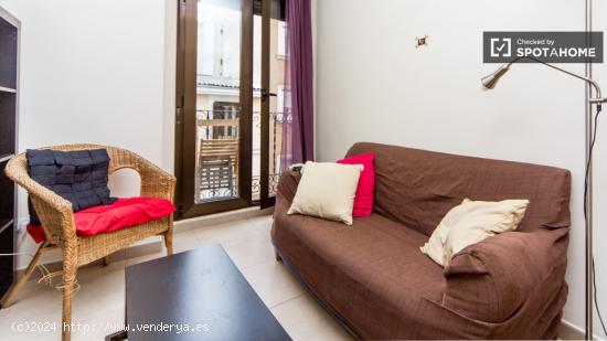 Cómoda habitación con escritorio en un apartamento de 3 dormitorios, Chamberí - MADRID