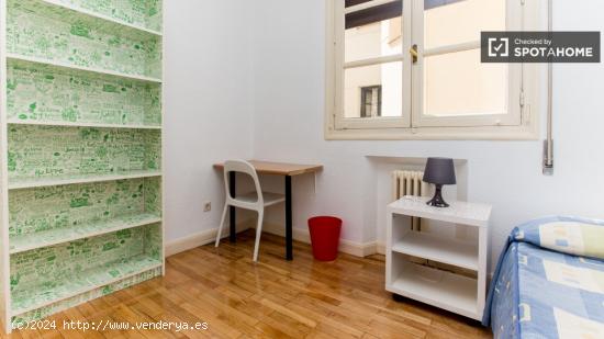 Habitación equipada con cómoda en piso compartido, Puerta del Sol - MADRID